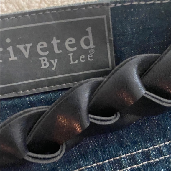 Riveted by Lee size 8 NWT jean shorts. Belted. - Picture 4 of 5